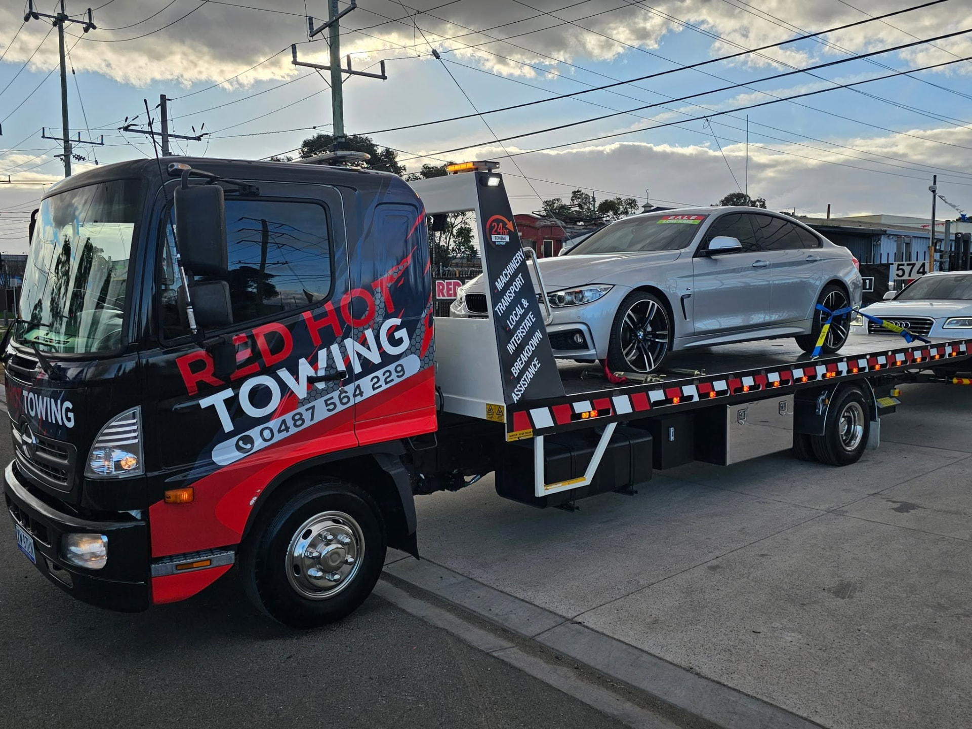 Red Hot Towing tilt tray truck, photo 7