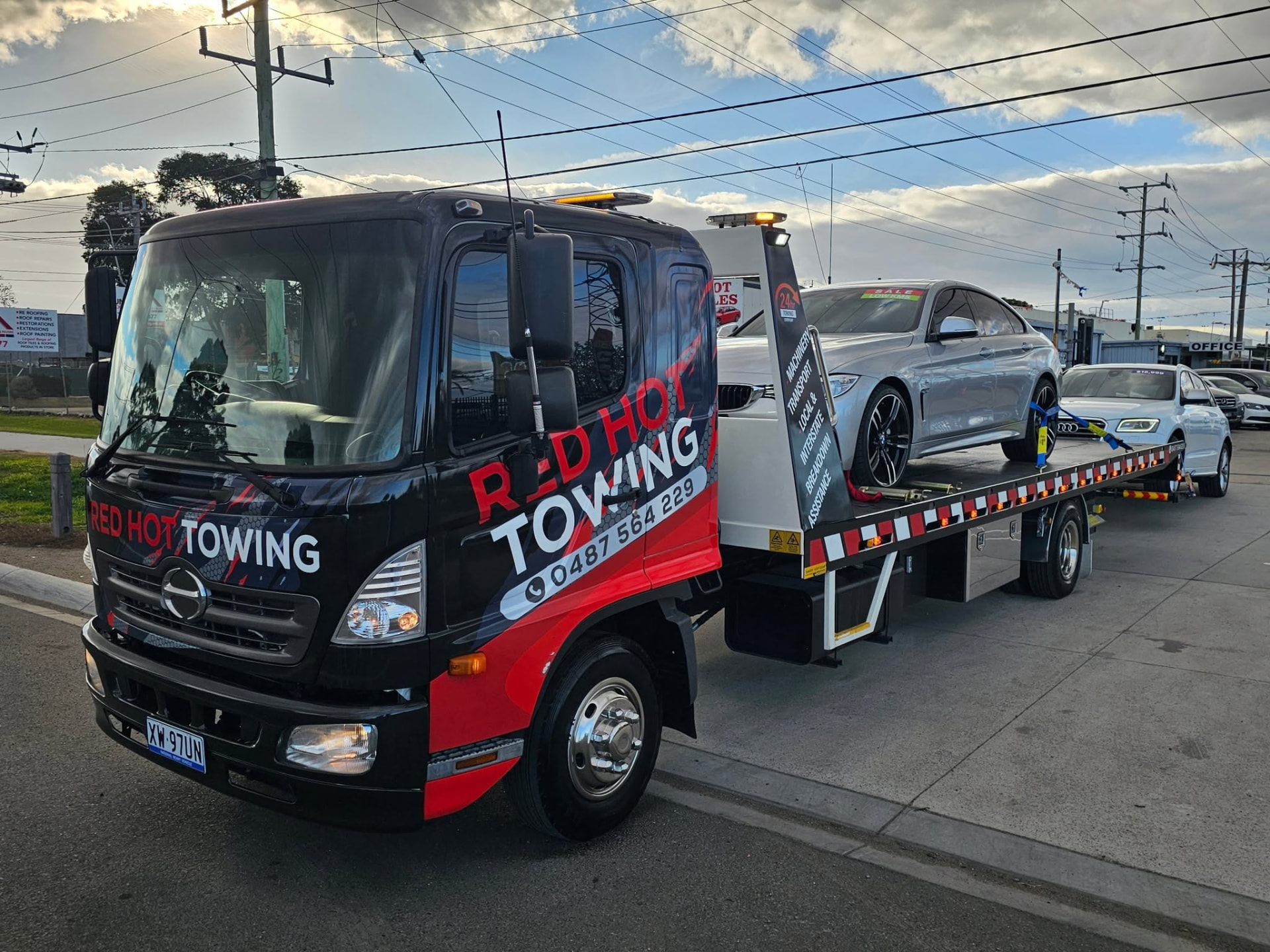 Red Hot Towing tilt tray truck, photo 1